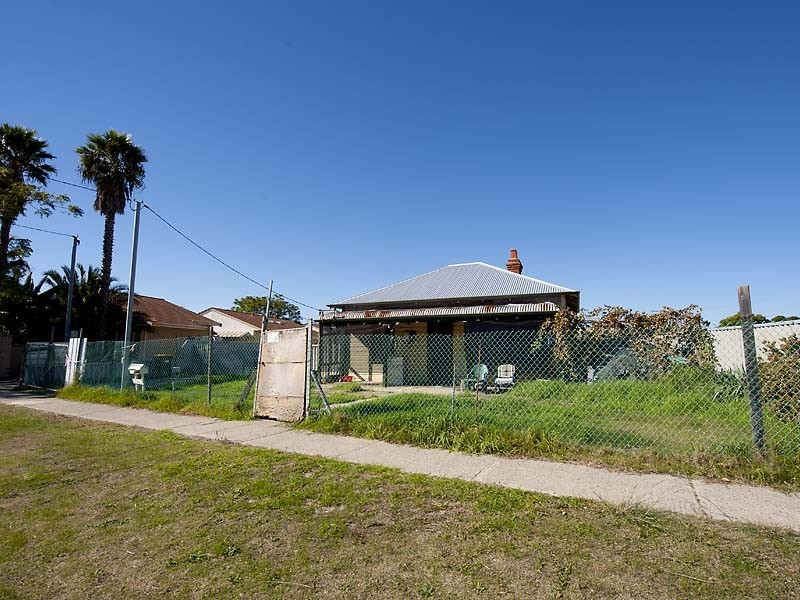 10 Wroxton Street, Midland WA 6056