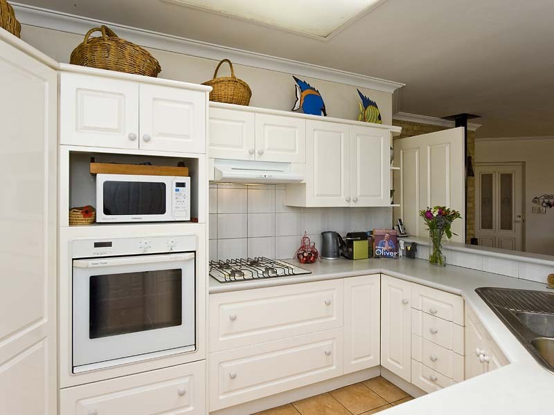 24 Avon Crescent, Viveash WA 6056