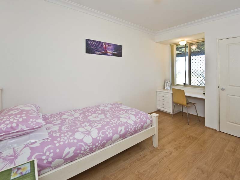 24 Avon Crescent, Viveash WA 6056