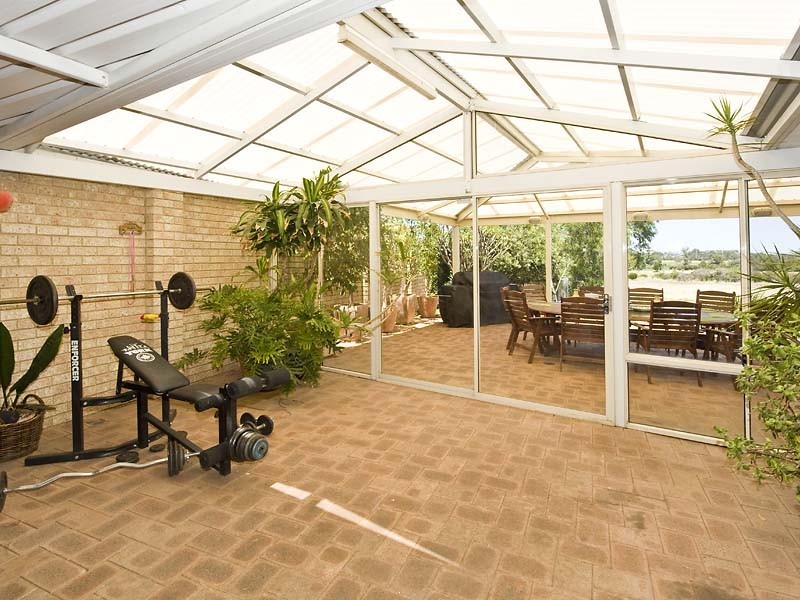 24 Avon Crescent, Viveash WA 6056