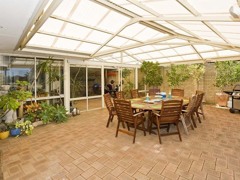 24 Avon Crescent, Viveash WA 6056