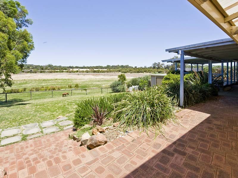 24 Avon Crescent, Viveash WA 6056