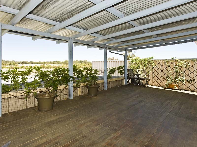 24 Avon Crescent, Viveash WA 6056