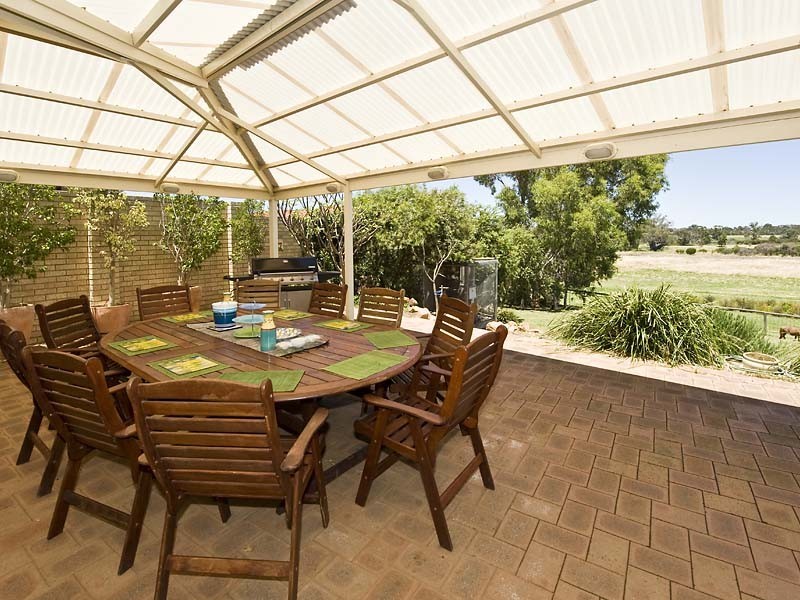 24 Avon Crescent, Viveash WA 6056