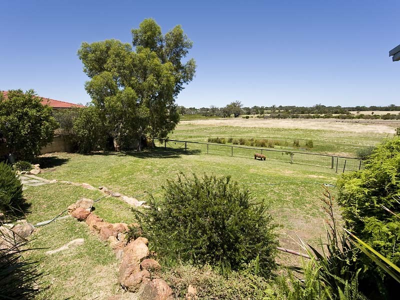 24 Avon Crescent, Viveash WA 6056