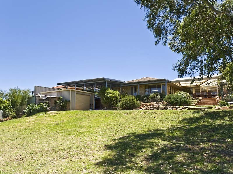 24 Avon Crescent, Viveash WA 6056