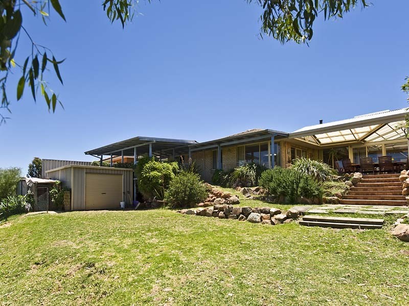 24 Avon Crescent, Viveash WA 6056