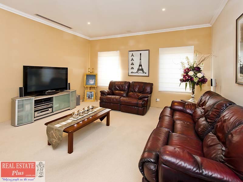 10 Siena Lane, Ellenbrook WA 6069