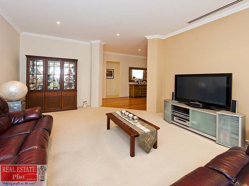 10 Siena Lane, Ellenbrook WA 6069