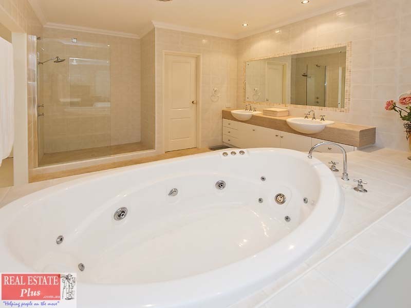 10 Siena Lane, Ellenbrook WA 6069