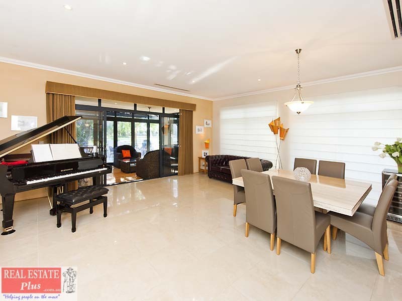 10 Siena Lane, Ellenbrook WA 6069