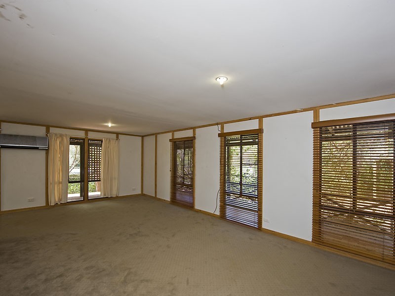 8 Wooloomooloo Road, Greenmount WA 6056