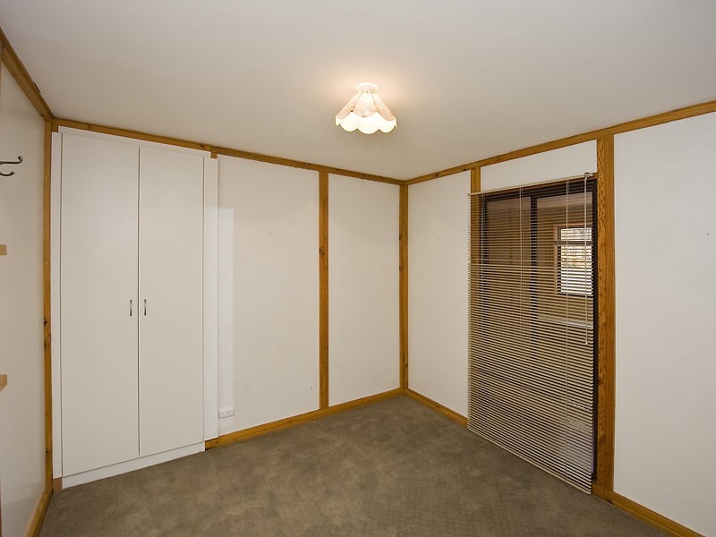 8 Wooloomooloo Road, Greenmount WA 6056