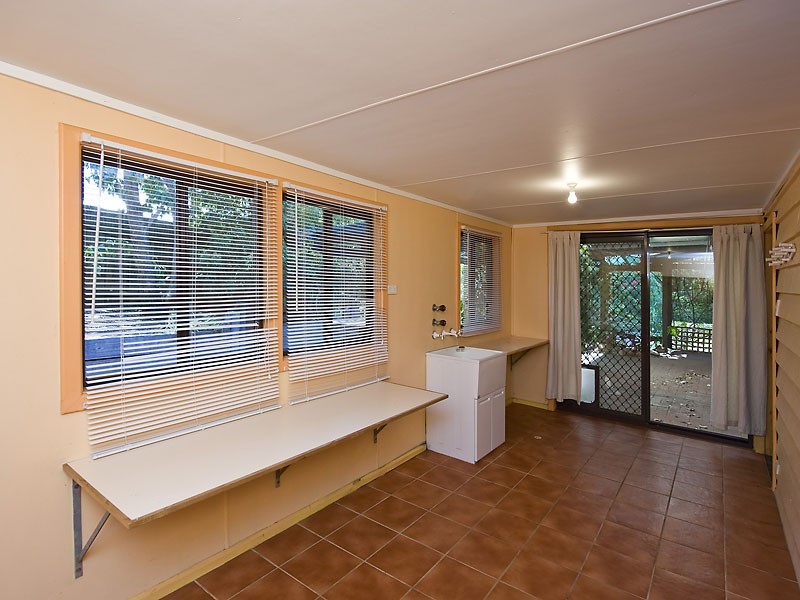 8 Wooloomooloo Road, Greenmount WA 6056