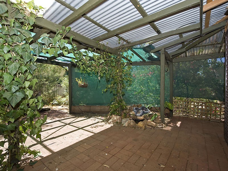8 Wooloomooloo Road, Greenmount WA 6056