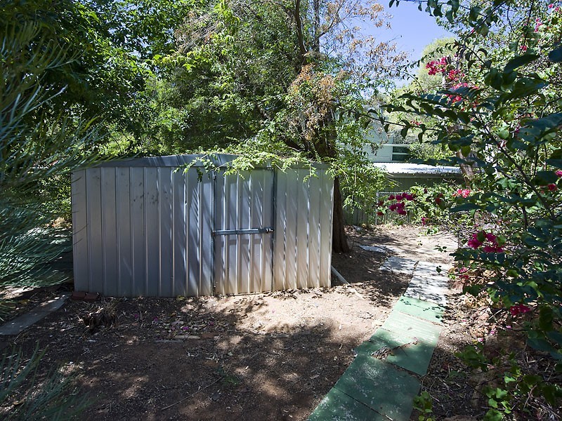 8 Wooloomooloo Road, Greenmount WA 6056