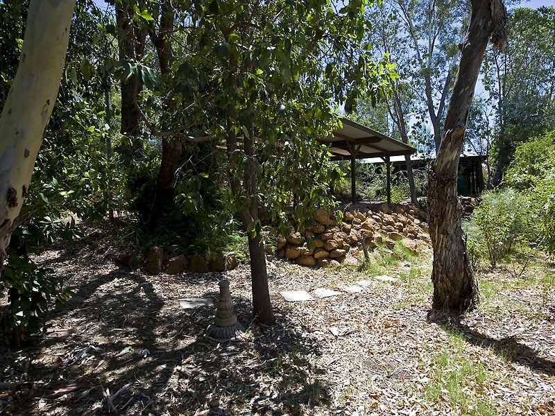 8 Wooloomooloo Road, Greenmount WA 6056