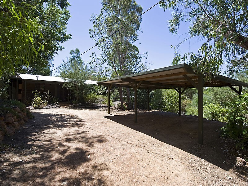 8 Wooloomooloo Road, Greenmount WA 6056