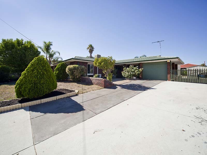 51 Aralia Way, Forrestfield WA 6058