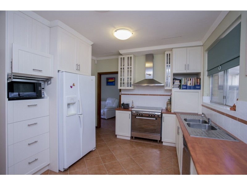 145 Coolgardie Street, Mundaring WA 6073