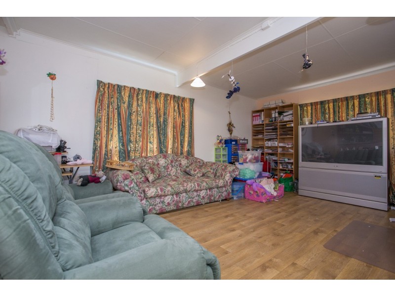 145 Coolgardie Street, Mundaring WA 6073