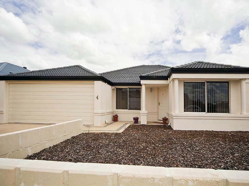 4 Delmage Circle, Ellenbrook WA 6069