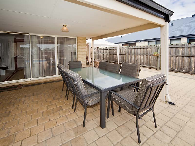 4 Delmage Circle, Ellenbrook WA 6069