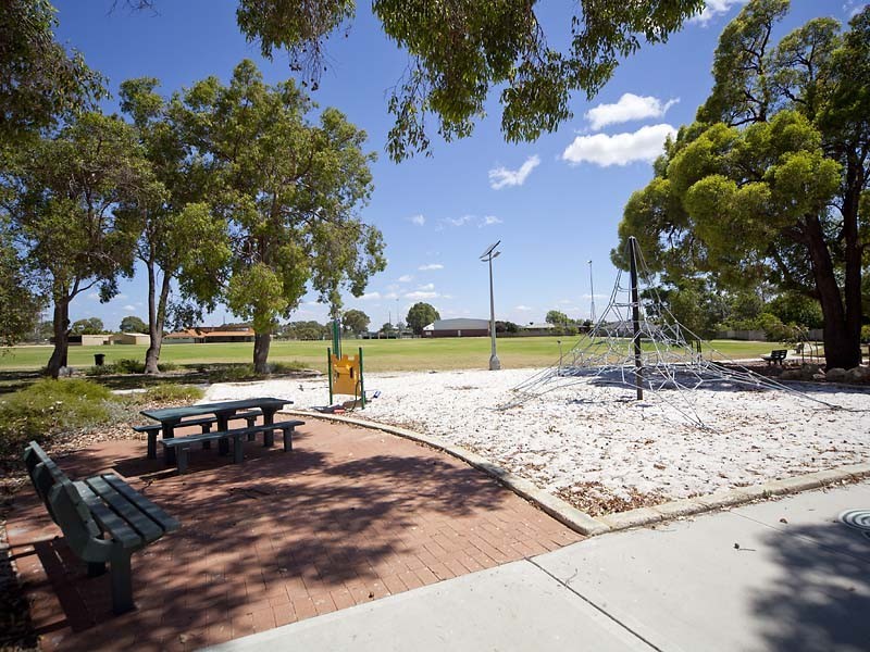 18 Horner Way, Herne Hill WA 6056