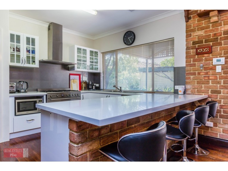 6 Lemon Court, High Wycombe WA 6057