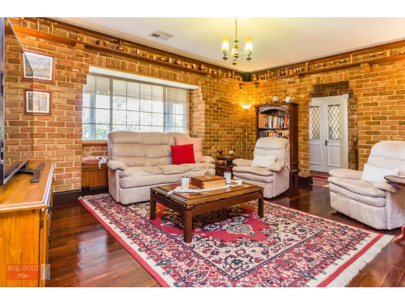 6 Lemon Court, High Wycombe WA 6057