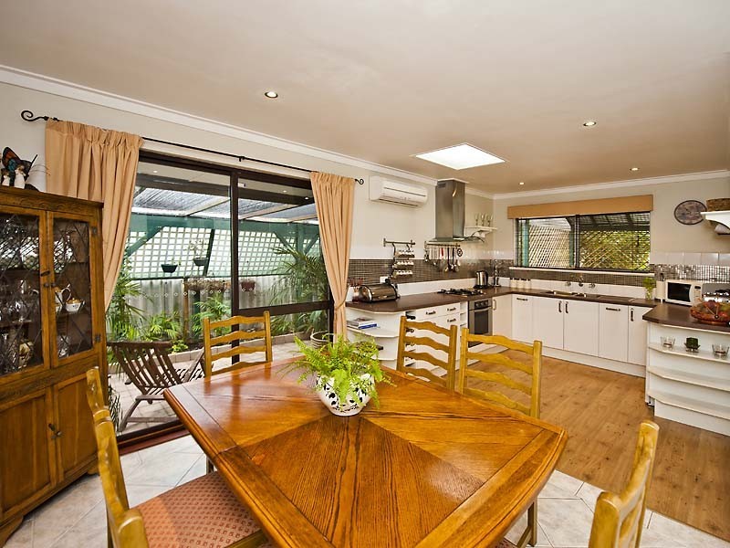 27 Bugendore Street, Maida Vale WA 6057