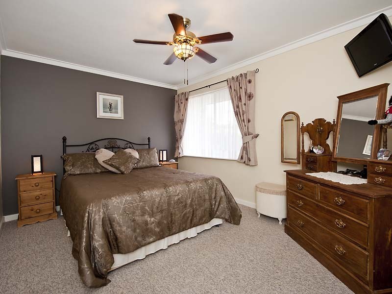 27 Bugendore Street, Maida Vale WA 6057