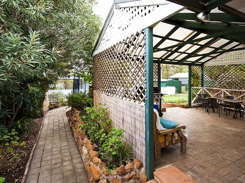 27 Bugendore Street, Maida Vale WA 6057