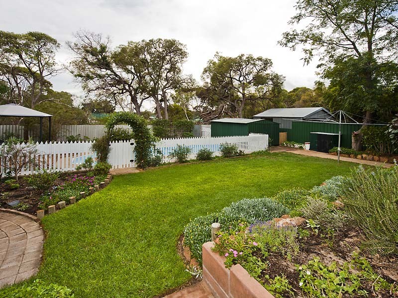 27 Bugendore Street, Maida Vale WA 6057