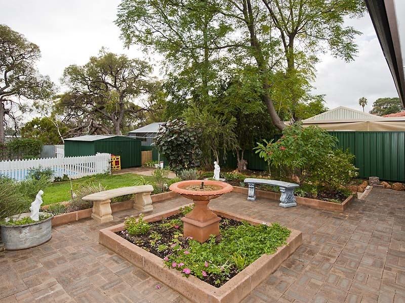 27 Bugendore Street, Maida Vale WA 6057