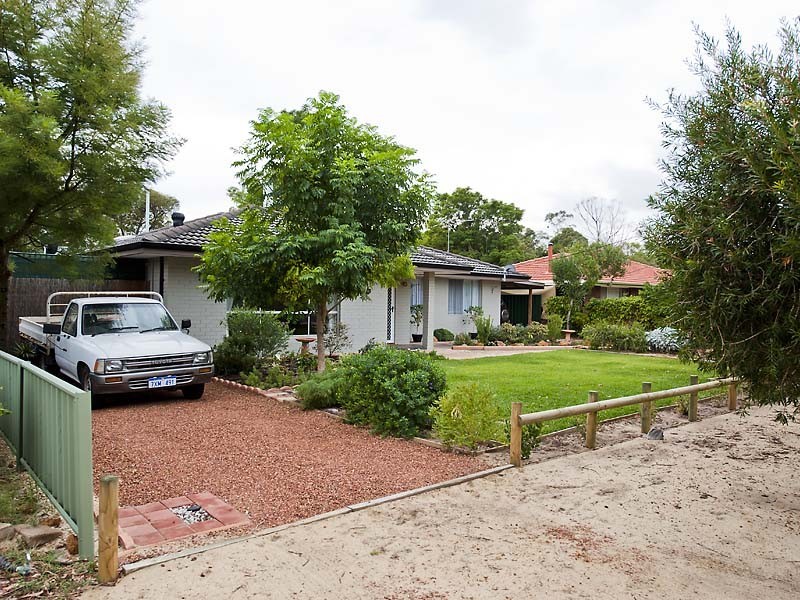 27 Bugendore Street, Maida Vale WA 6057