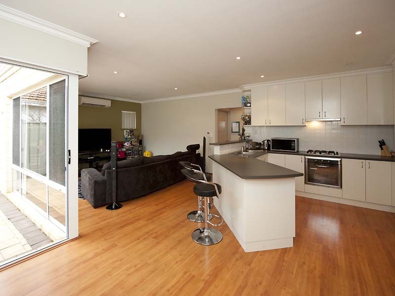 2/14 Mathoura Street, Midland WA 6056