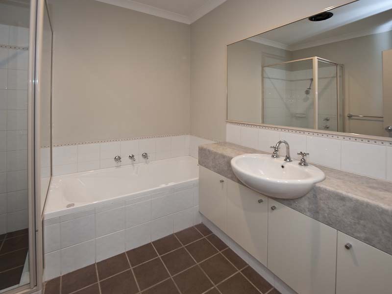 2/14 Mathoura Street, Midland WA 6056