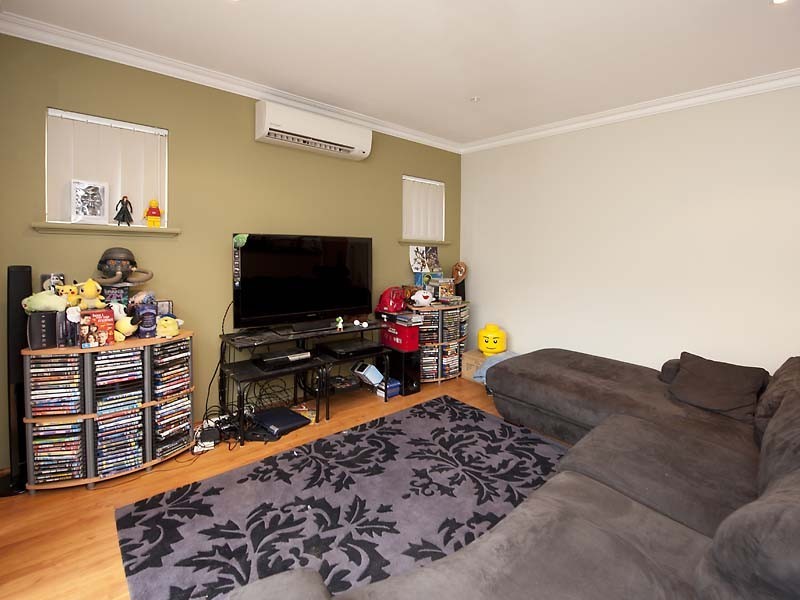 2/14 Mathoura Street, Midland WA 6056