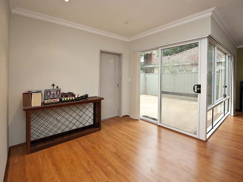 2/14 Mathoura Street, Midland WA 6056