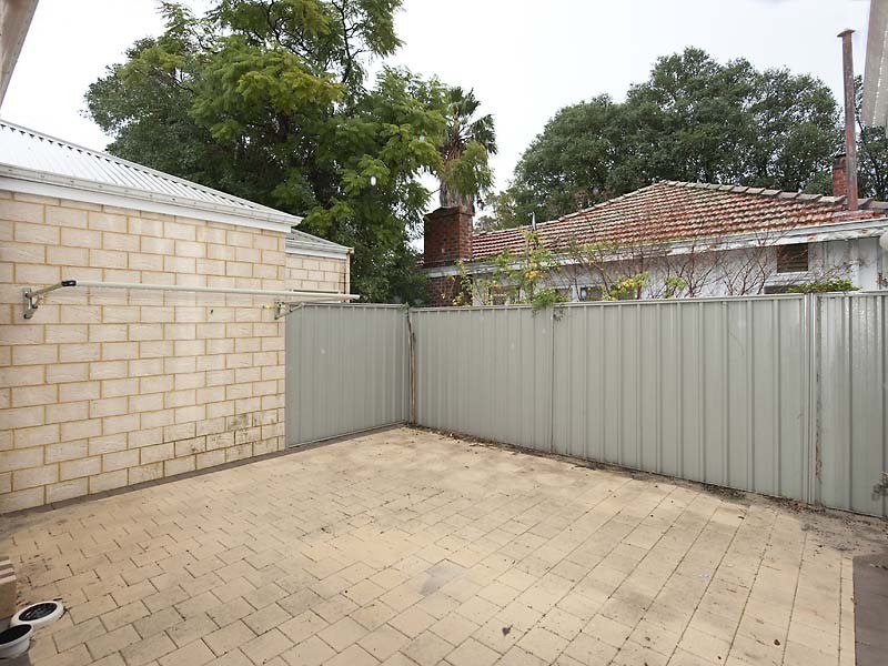 2/14 Mathoura Street, Midland WA 6056