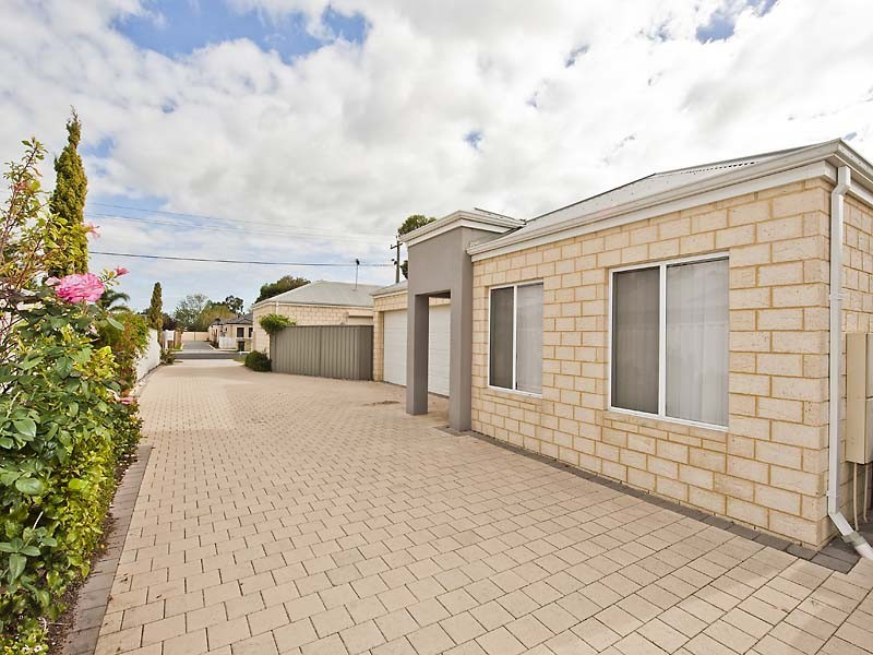 2/14 Mathoura Street, Midland WA 6056