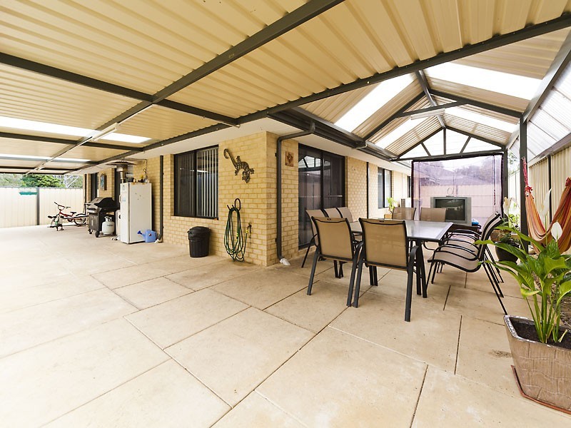 31 Azalea Gardens, Forrestfield WA 6058