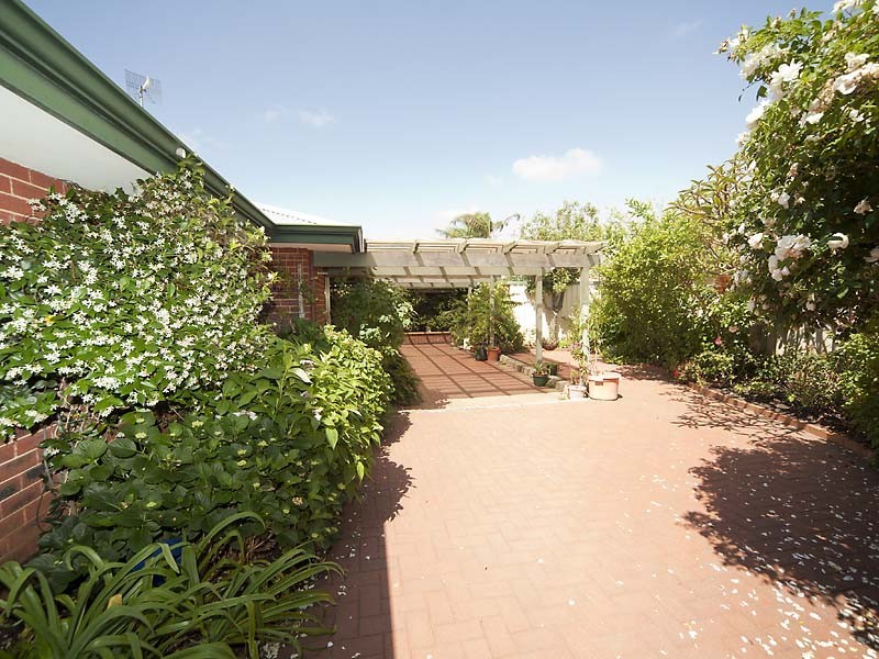 32 Giralia Parkway, Ballajura WA 6066
