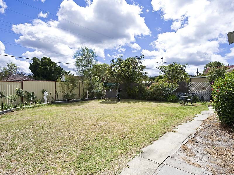 1 Mudalla Way, Koongamia WA 6056