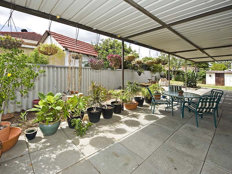 1 Mudalla Way, Koongamia WA 6056