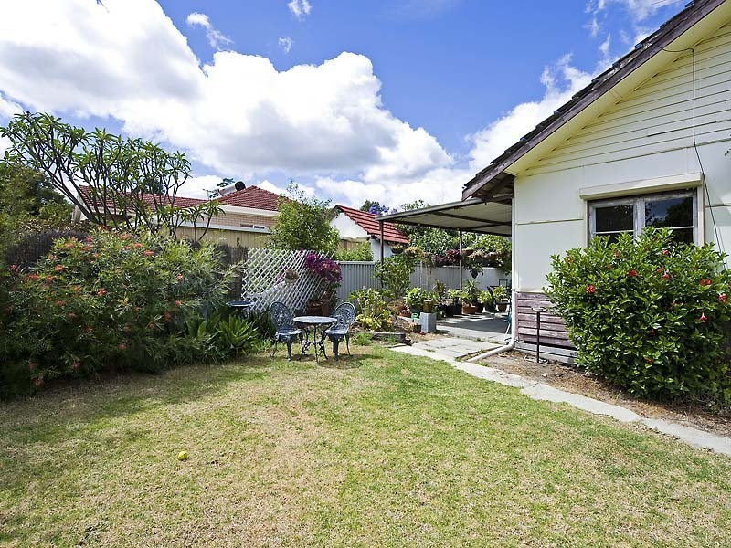 1 Mudalla Way, Koongamia WA 6056