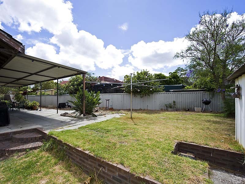 1 Mudalla Way, Koongamia WA 6056