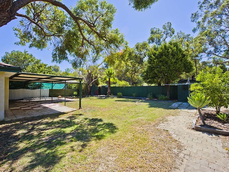 15 Pyrus Way, Forrestfield WA 6058