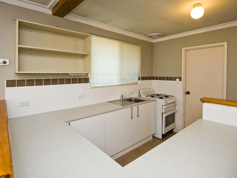 15 Pyrus Way, Forrestfield WA 6058